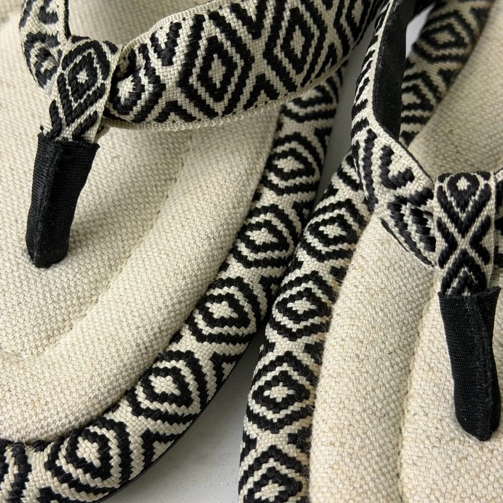 Zara Geometric Black Cream Thong Sandals 38 - Picture 3 of 3